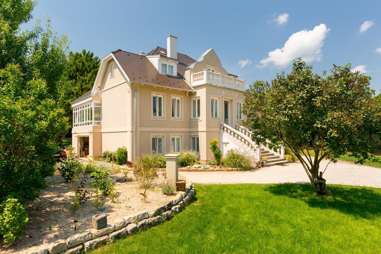 Bed & Breakfast Manor Apartments, Csopak